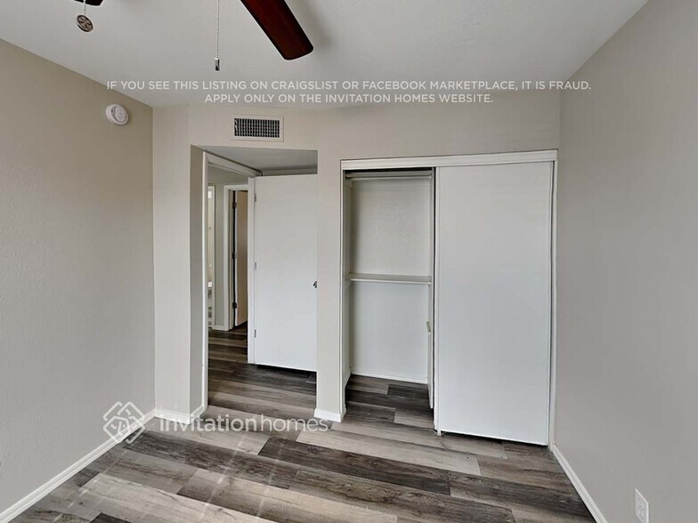 Building Photo - 8638 W Lawrence Ln