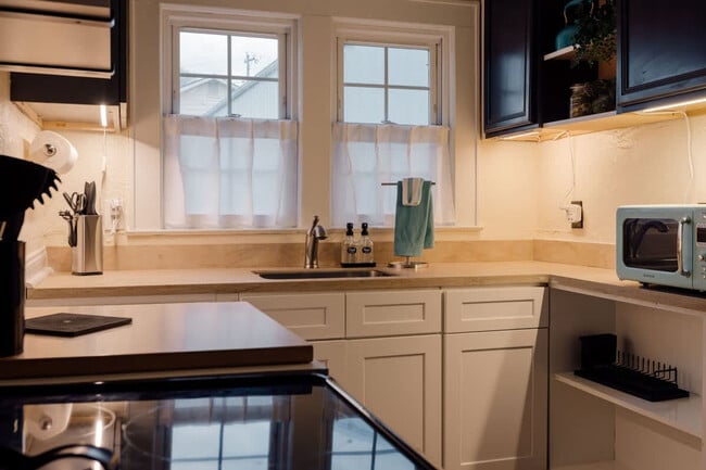 Building Photo - 217 Highland Ave