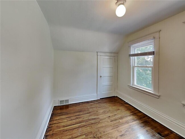 Building Photo - 1403 Barclay St