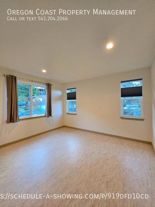 Building Photo - 471 Overlook Dr