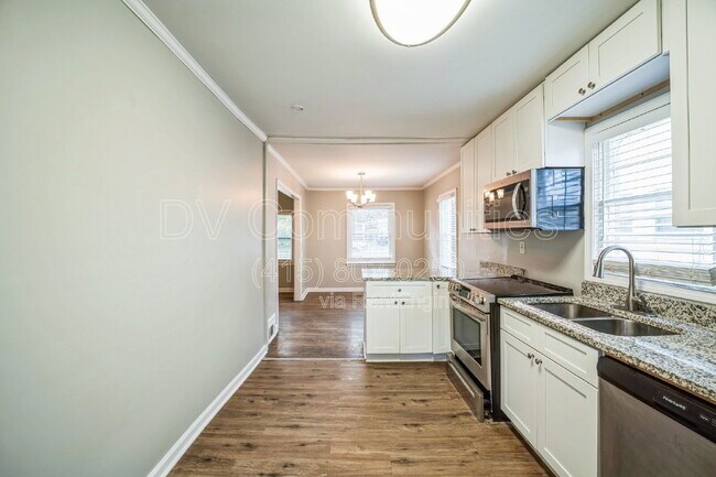 Building Photo - 927 Byron Dr SW