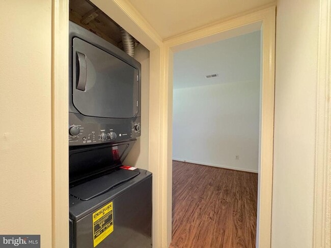 Building Photo - 9773 Hagel Cir