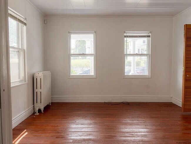 Building Photo - 2 Bedroom Single-Family Home, Newburgh