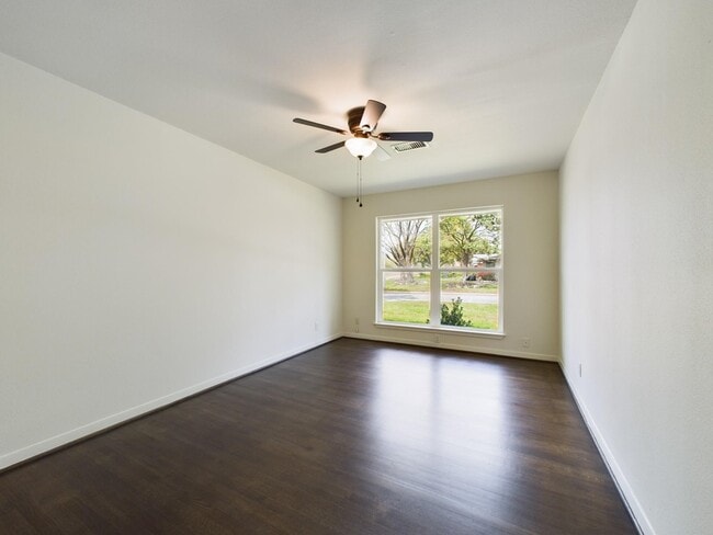 Building Photo - 2231 Latexo Dr