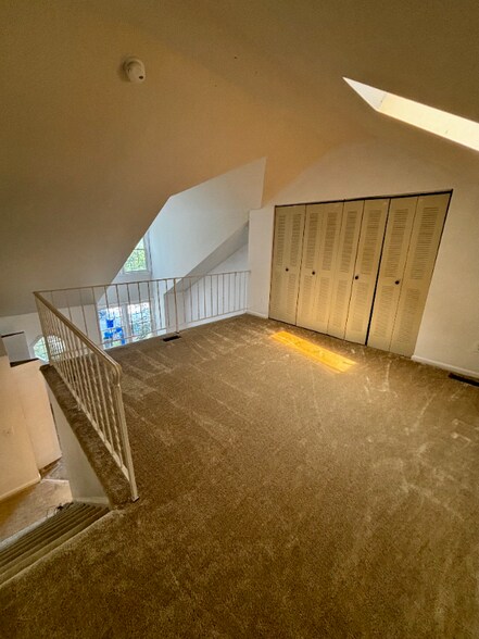 Building Photo - 5 Hawk Run Ct