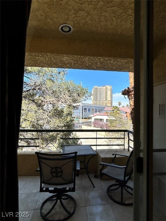 Building Photo - 210 E Flamingo Rd