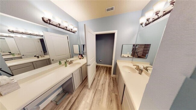 Building Photo - 1230 Wright Cir