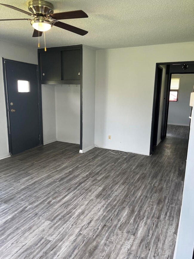 Building Photo - 206 Lindenwood-