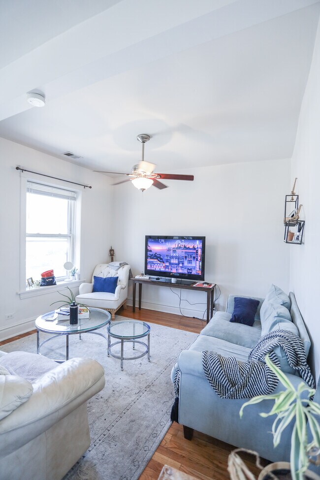 Building Photo - 2808 N Halsted-2