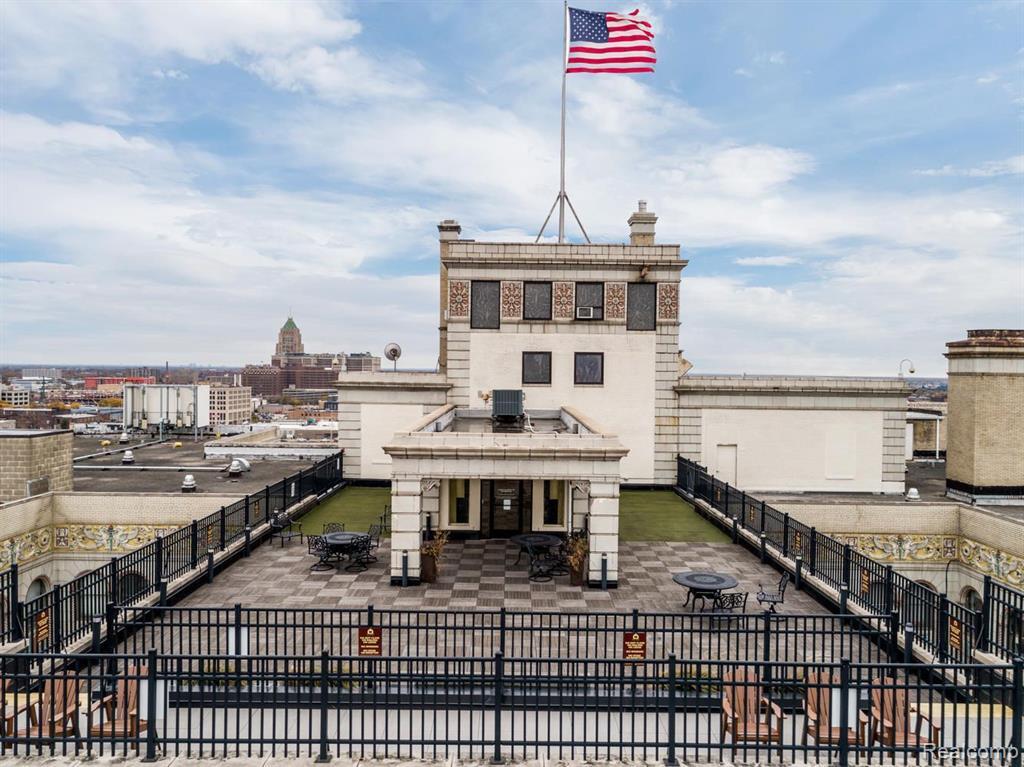 Building Photo - 15 E Kirby St