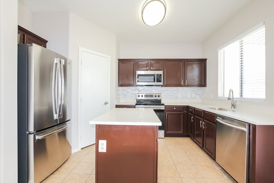 Building Photo - 12179 W Yuma St