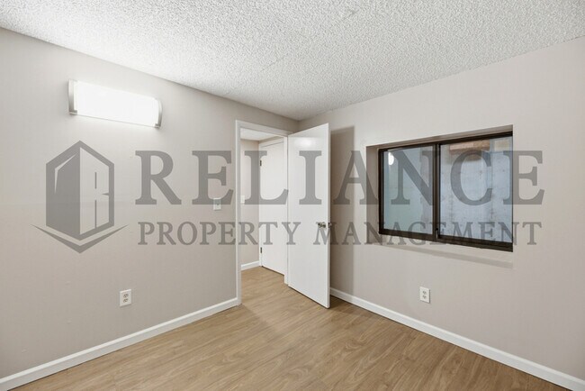 Building Photo - 1908 N Jeanette St