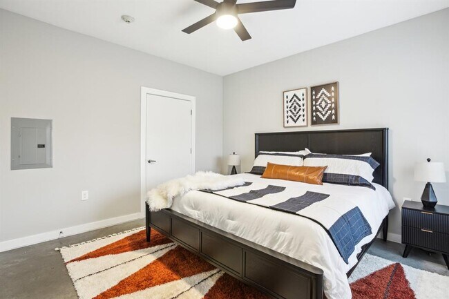 Building Photo - 2505 Thornton Rd