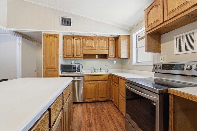 Building Photo - Private Home on 6 acres in Whitewater Schools!