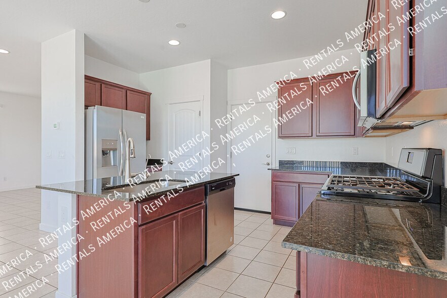 Building Photo - 6038 W Hartford Ct