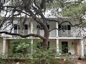 Building Photo - 207 Country Ln
