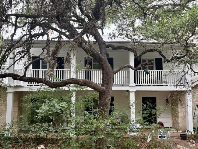 Building Photo - 207 Country Ln