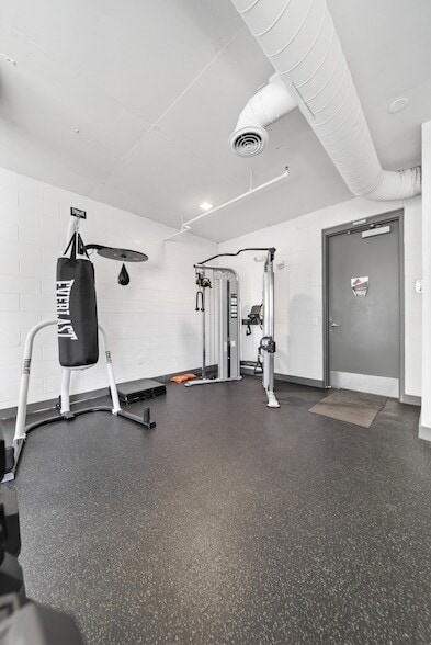 Building Photo - 1900 12th Ave S