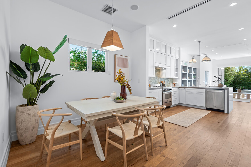 Dining Area - 846 Warren Ave