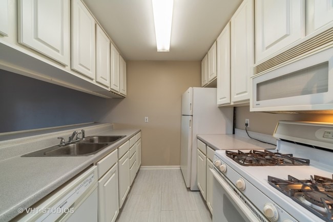 Building Photo - 1905 Tall Oaks Dr