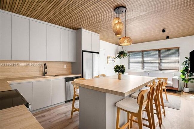 Building Photo - 1275 Marseille Dr