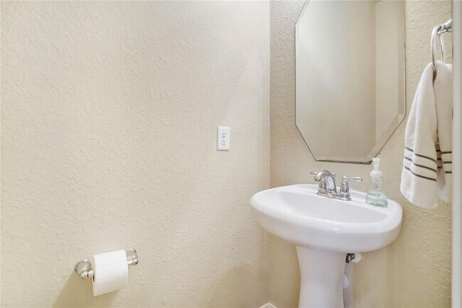 Building Photo - 174 Black Swan Pl