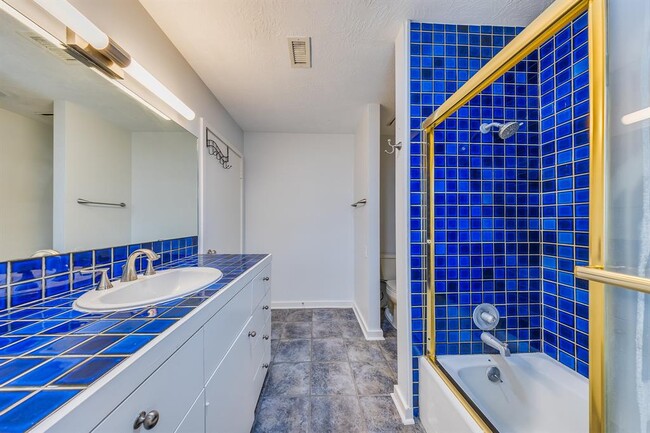 Building Photo - 2819 Bering Dr