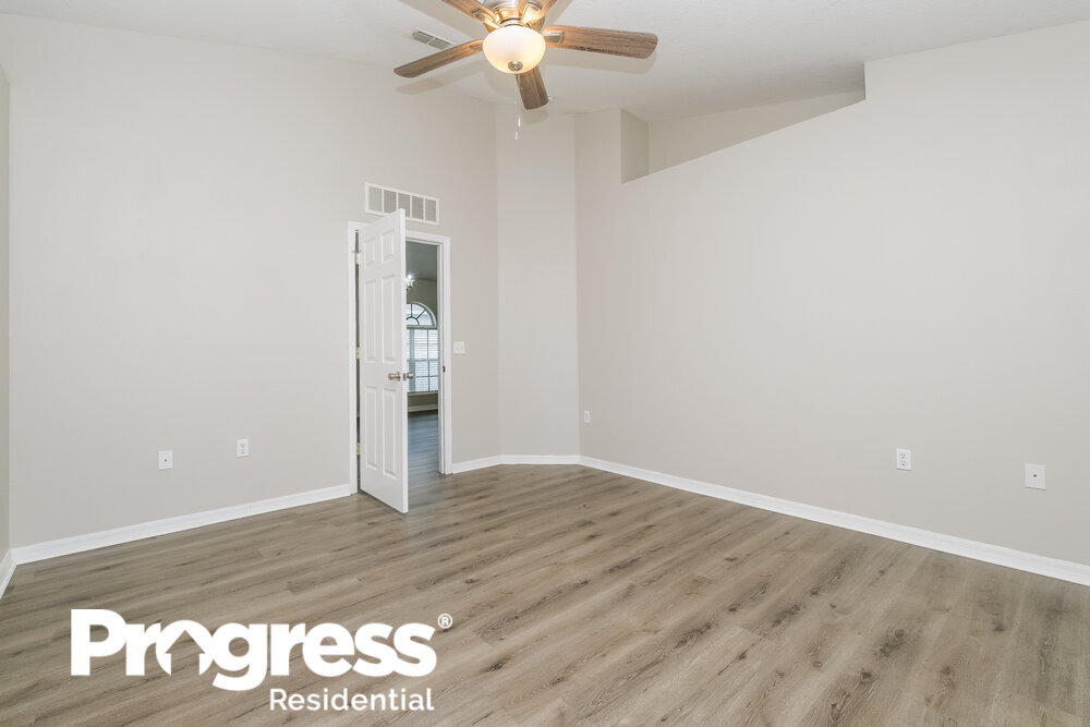 Building Photo - 927 Brenton Leaf Dr