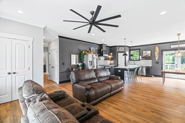 Building Photo - 3 Bedroom, 2 Bath Home on 6 Private Acres – $1,950/Month