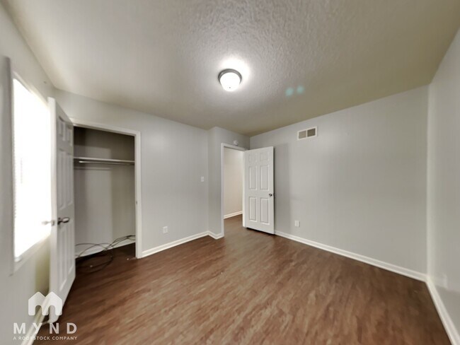 Building Photo - 6575 Ridgewood Rd