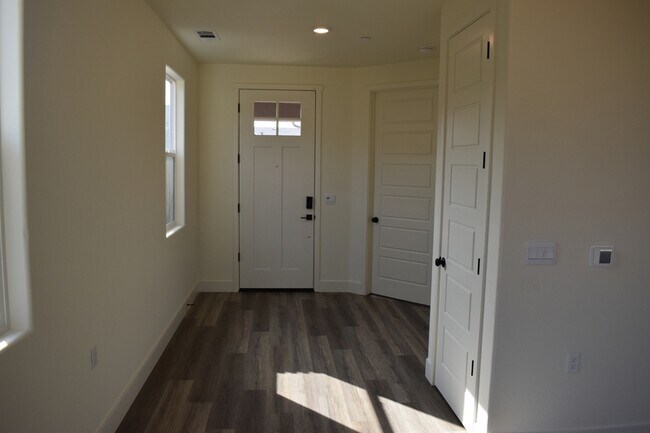 Building Photo - 4649 Jema Wy