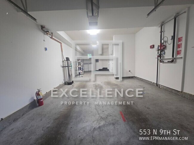 Building Photo - 553 N 9th St