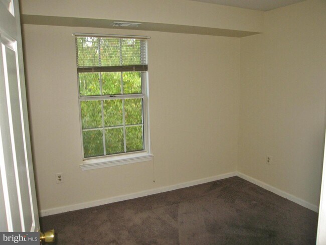 Building Photo - 5704 Shadwell Ct