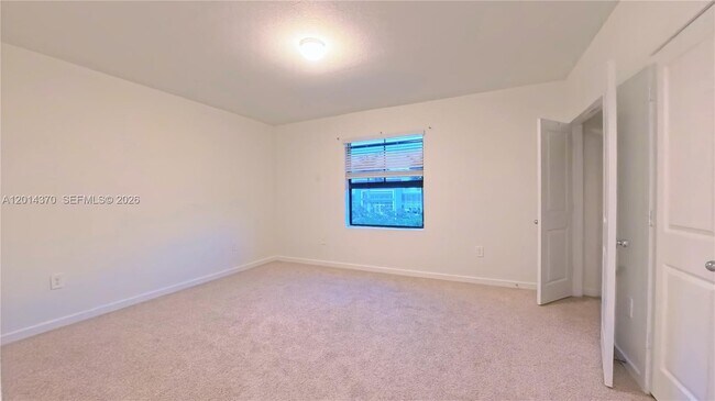 Building Photo - 1220 NE 5th Ct