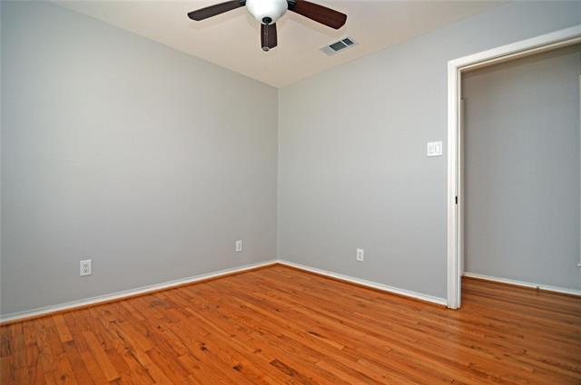 Building Photo - 2325 Kingswood Dr