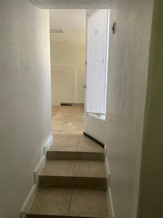 Building Photo - 485 Golf Blvd