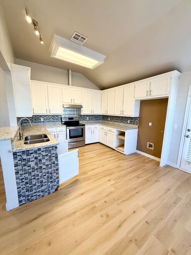 Building Photo - 6003 Fox Run Way