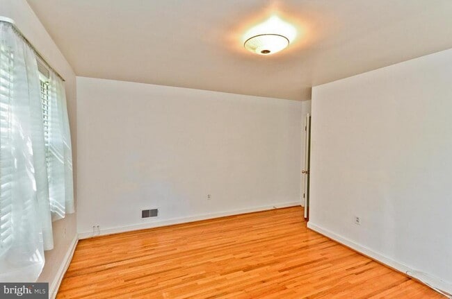 Building Photo - 100 Mel Mara Dr