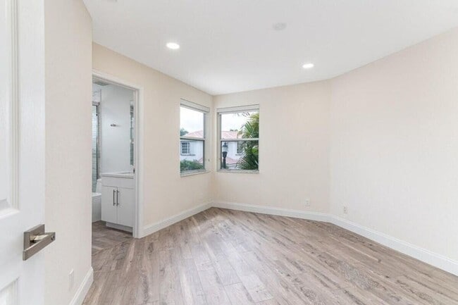 Building Photo - 10879 Handel Pl