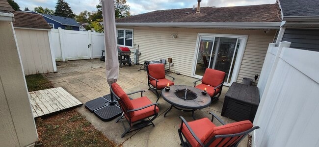 Building Photo - 539 Thorndale Dr