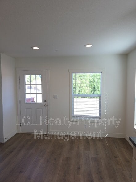 Building Photo - 33030 CA-74