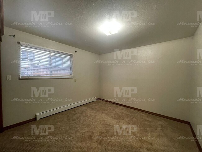 Building Photo - 1628 Azalea Dr