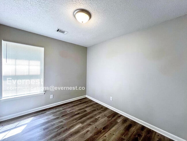 Building Photo - 494 Shady Grove Dr