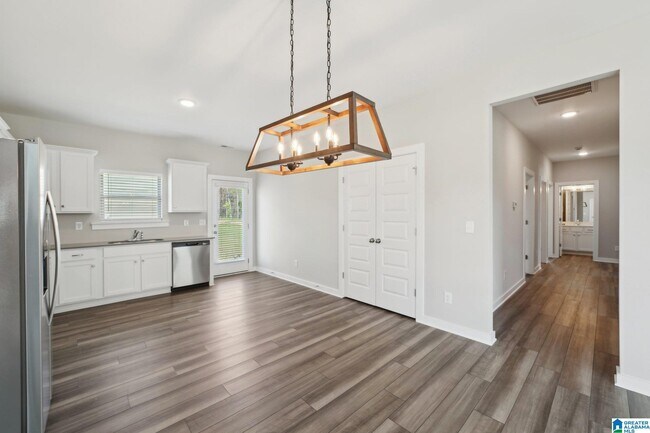 Building Photo - 439 Troubadour Ln