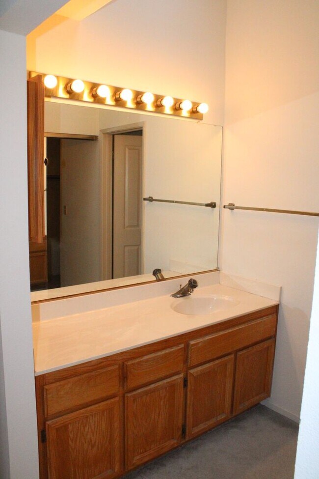 Building Photo - Waterfront Townhome In Pittsburg with Dock...