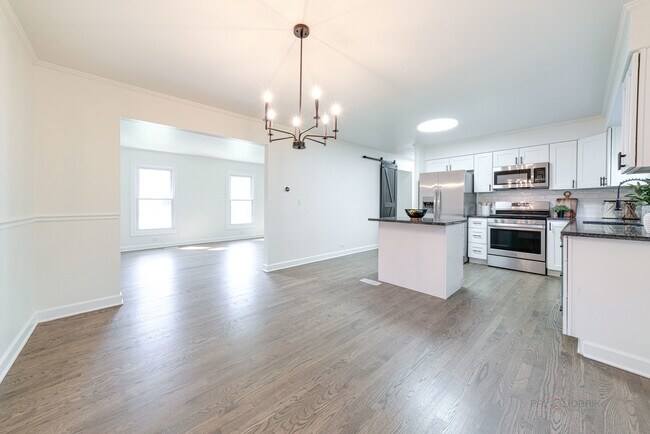 Building Photo - 887 Saybrook Ln