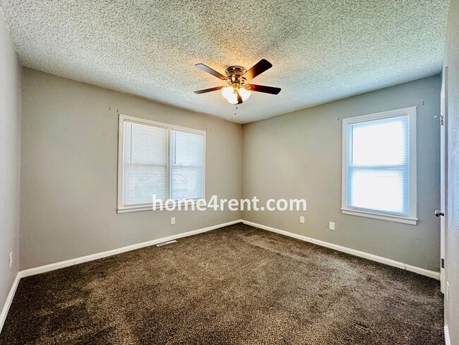 Building Photo - Cozy, Ranch Style Home w/ Stainless Steel ...