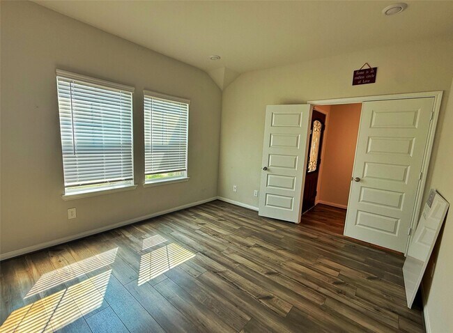 Building Photo - 3914 Dry Creek Dr