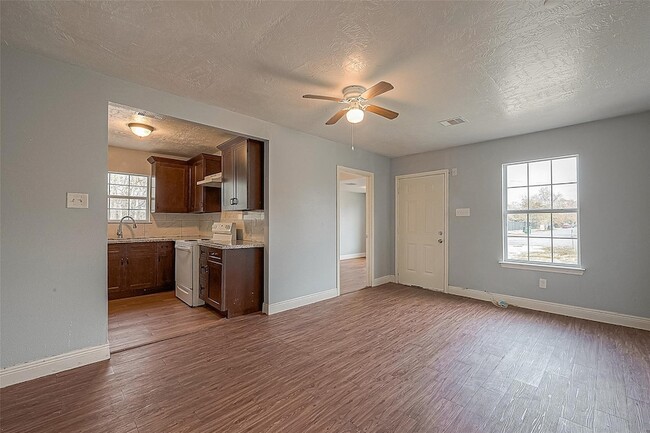Building Photo - 4006 Sunflower St