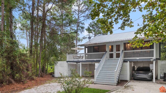Building Photo - 33 Santana Dr